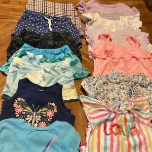 12 Assorted Brand Clothes Size 3T Girls.  Nike, Old Navy, Carters and others